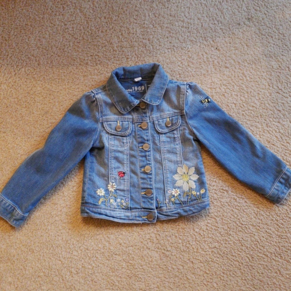 Gap jean jacket size 4